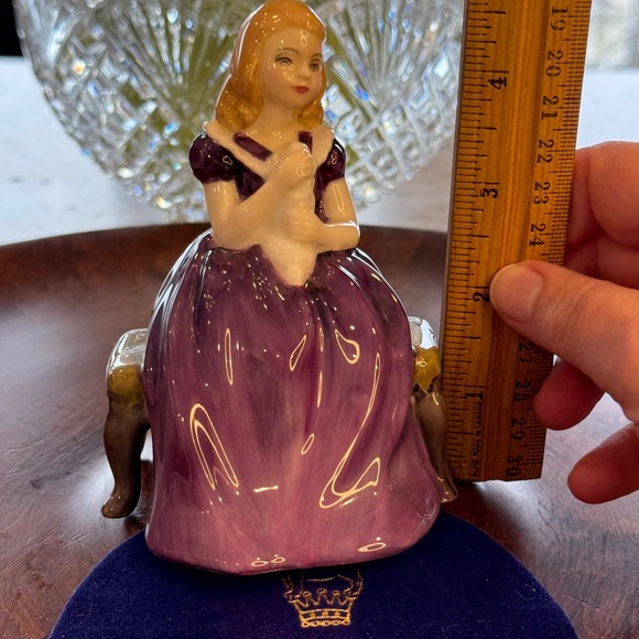 Royal Doulton miniature figurine "Affection" HN 2236. Girl with bunny sitting. - Picture 6 of 8